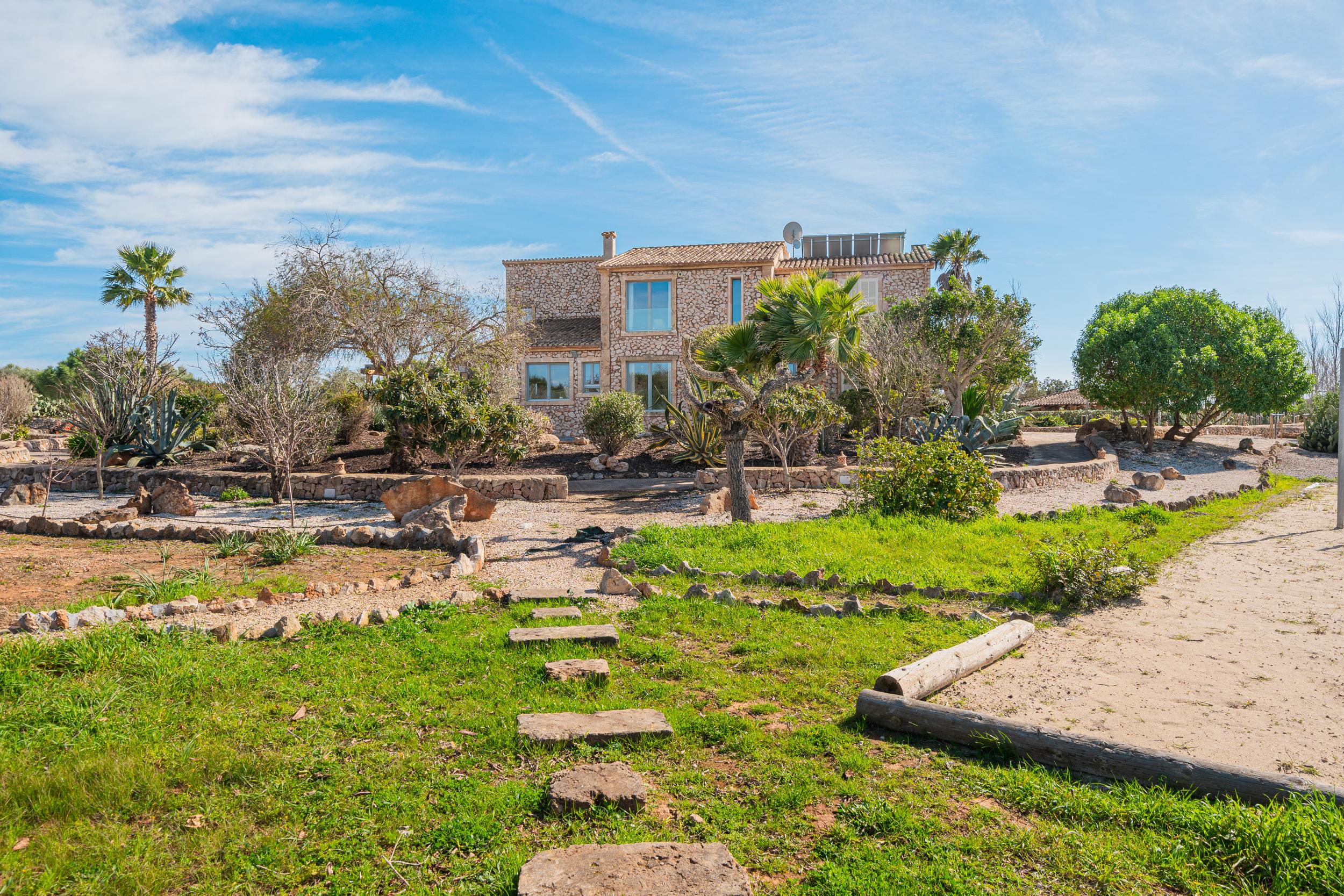 Exclusive natural stone finca near Santanyí with holiday license – Mediterranean luxury on 1.6 hectares of land