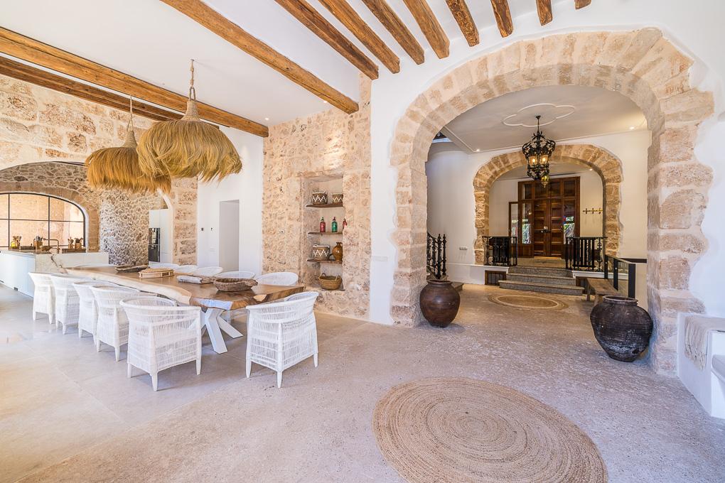 Extraordinary Modernized Estate in Santa Maria