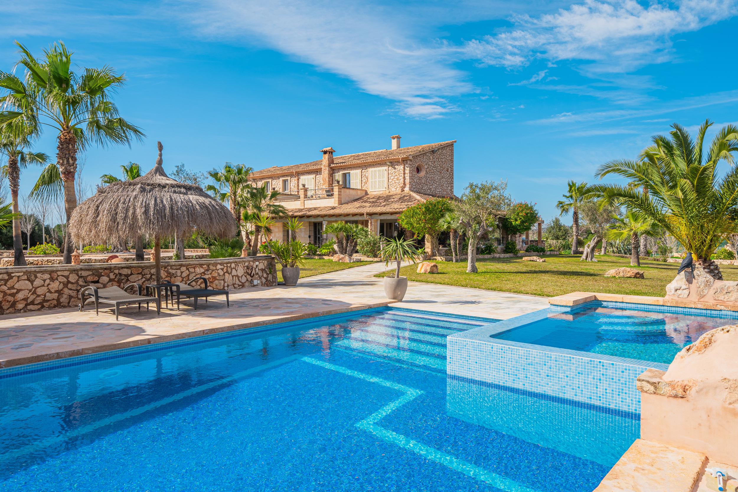 Exclusive natural stone finca near Santanyí with holiday license – Mediterranean luxury on 1.6 hectares of land