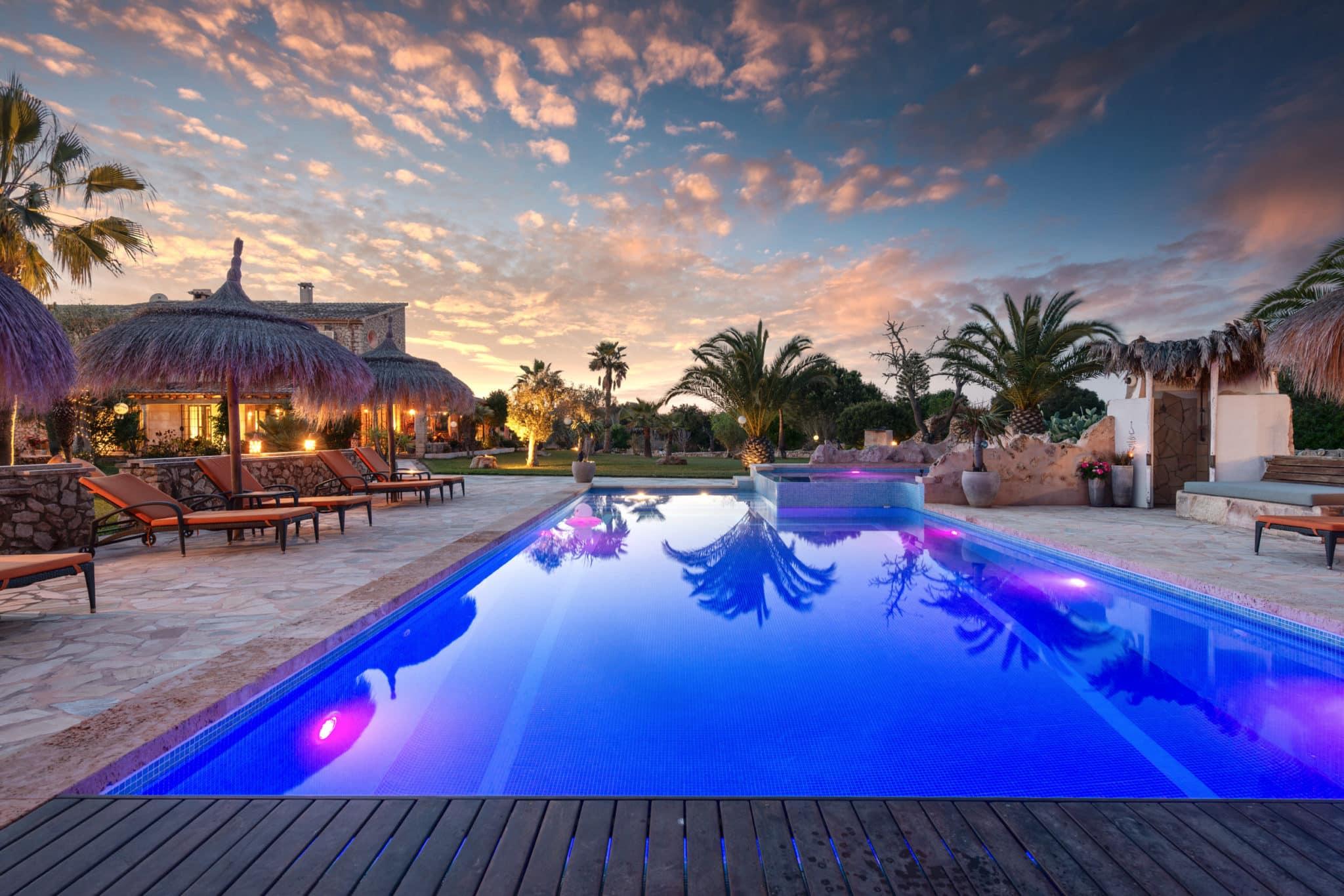 Exclusive natural stone finca near Santanyí with holiday license – Mediterranean luxury on 1.6 hectares of land
