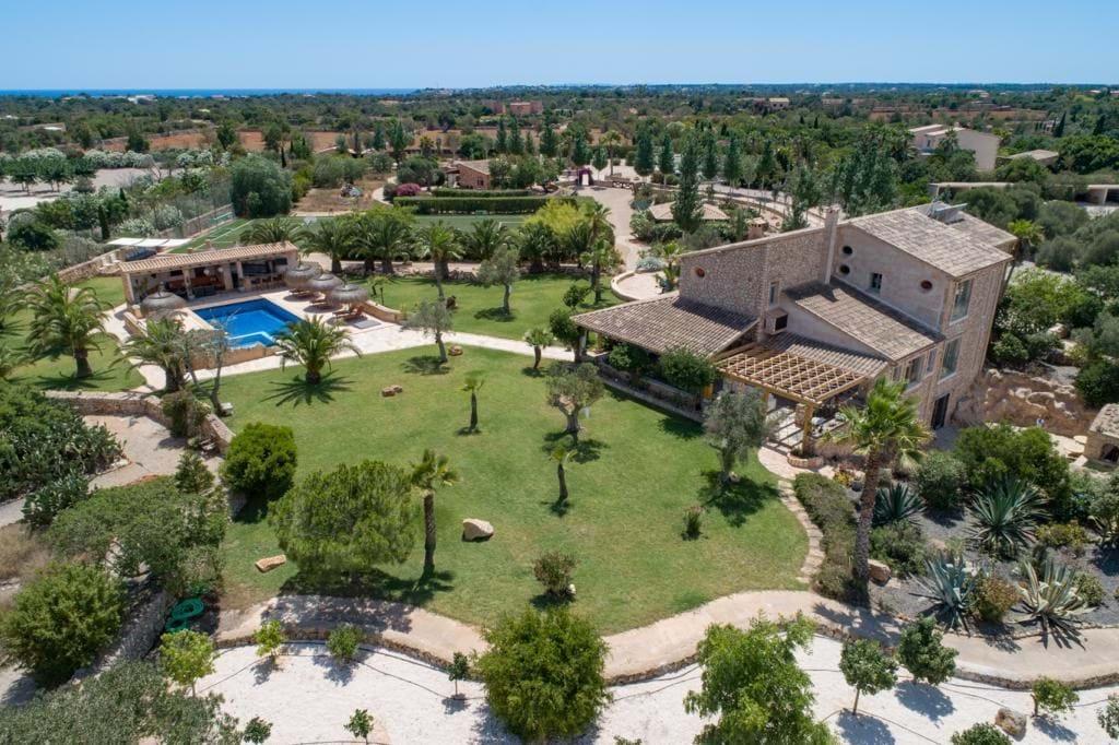 Exclusive natural stone finca near Santanyí with holiday license – Mediterranean luxury on 1.6 hectares of land